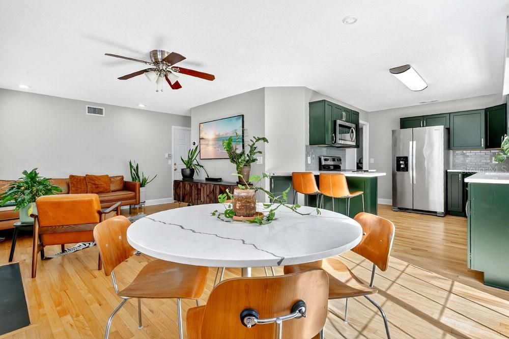 Activo con contrato: $468,000 (3 camas, 2 baños, 1402 Pies cuadrados)