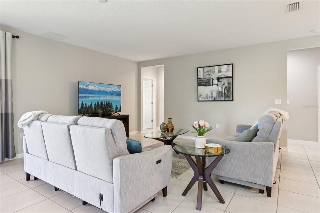 待售: $440,000 (4 贝兹, 3 浴室, 2098 平方英尺)