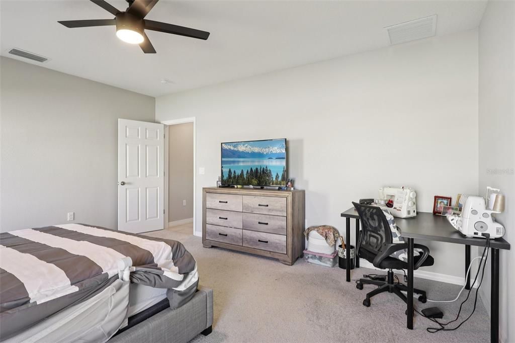 待售: $440,000 (4 贝兹, 3 浴室, 2098 平方英尺)