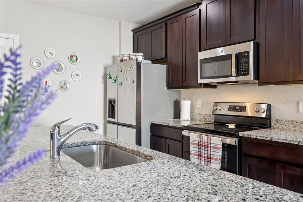 待售: $440,000 (4 贝兹, 3 浴室, 2098 平方英尺)