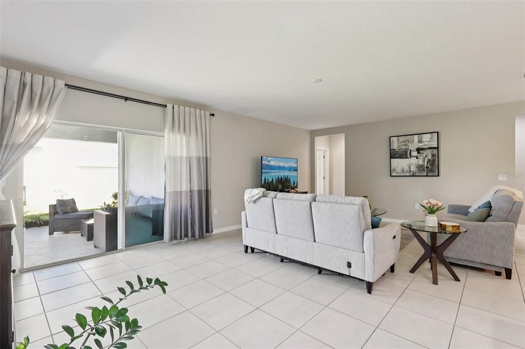 待售: $440,000 (4 贝兹, 3 浴室, 2098 平方英尺)