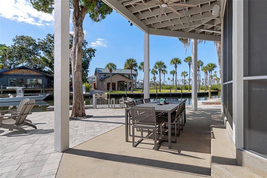 For Sale: $1,050,000 (3 beds, 2 baths, 1949 Square Feet)