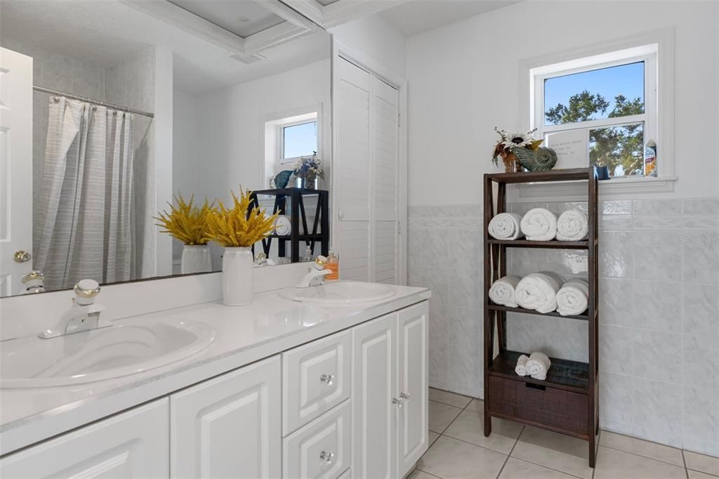 For Sale: $1,050,000 (3 beds, 2 baths, 1949 Square Feet)