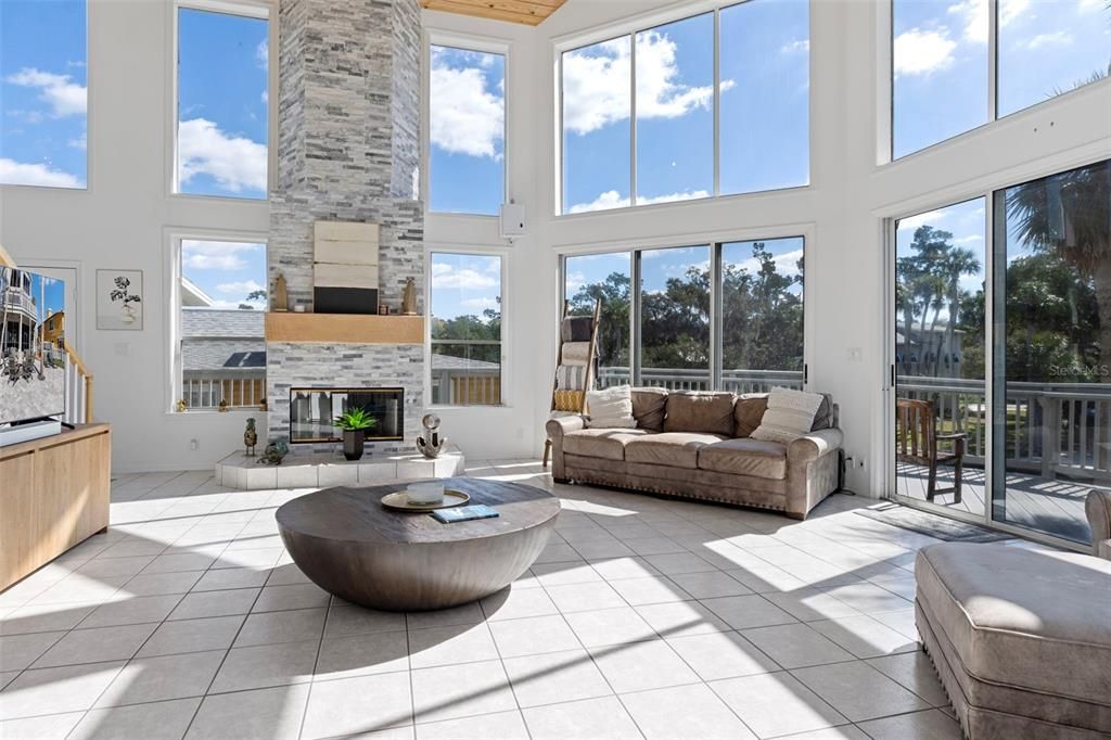 For Sale: $1,050,000 (3 beds, 2 baths, 1949 Square Feet)