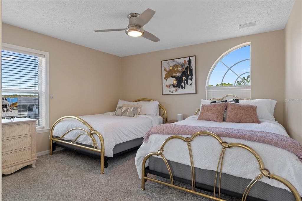 For Sale: $1,050,000 (3 beds, 2 baths, 1949 Square Feet)