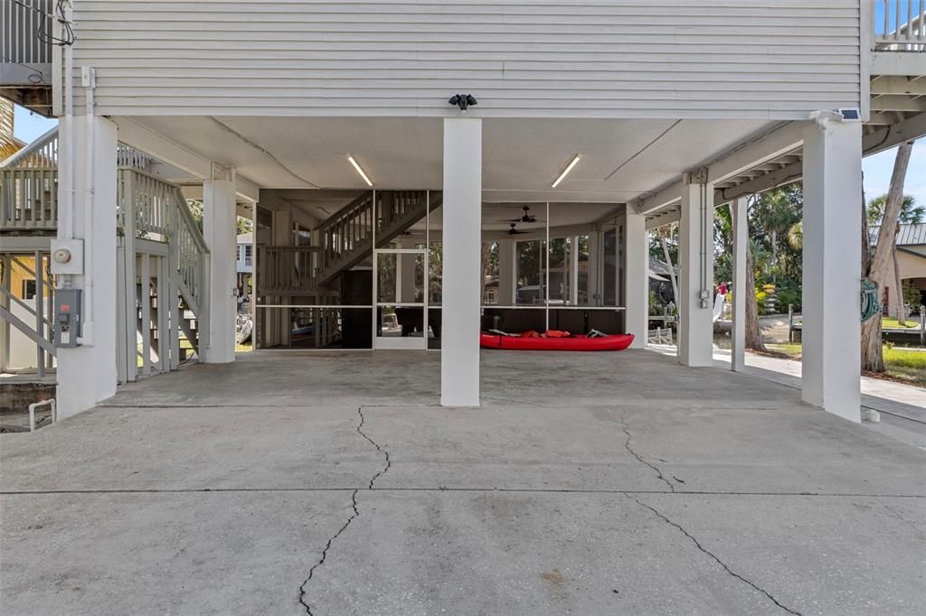 For Sale: $1,050,000 (3 beds, 2 baths, 1949 Square Feet)