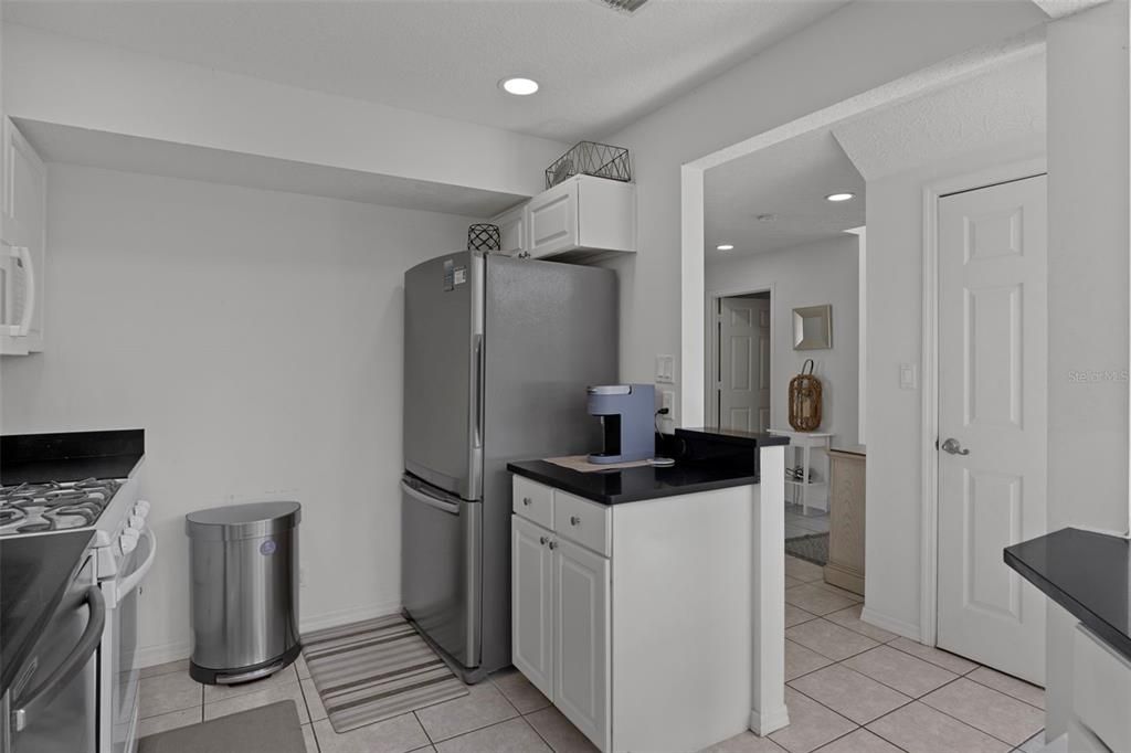 For Sale: $1,050,000 (3 beds, 2 baths, 1949 Square Feet)