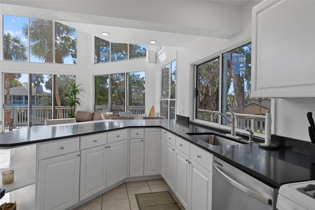 For Sale: $1,050,000 (3 beds, 2 baths, 1949 Square Feet)