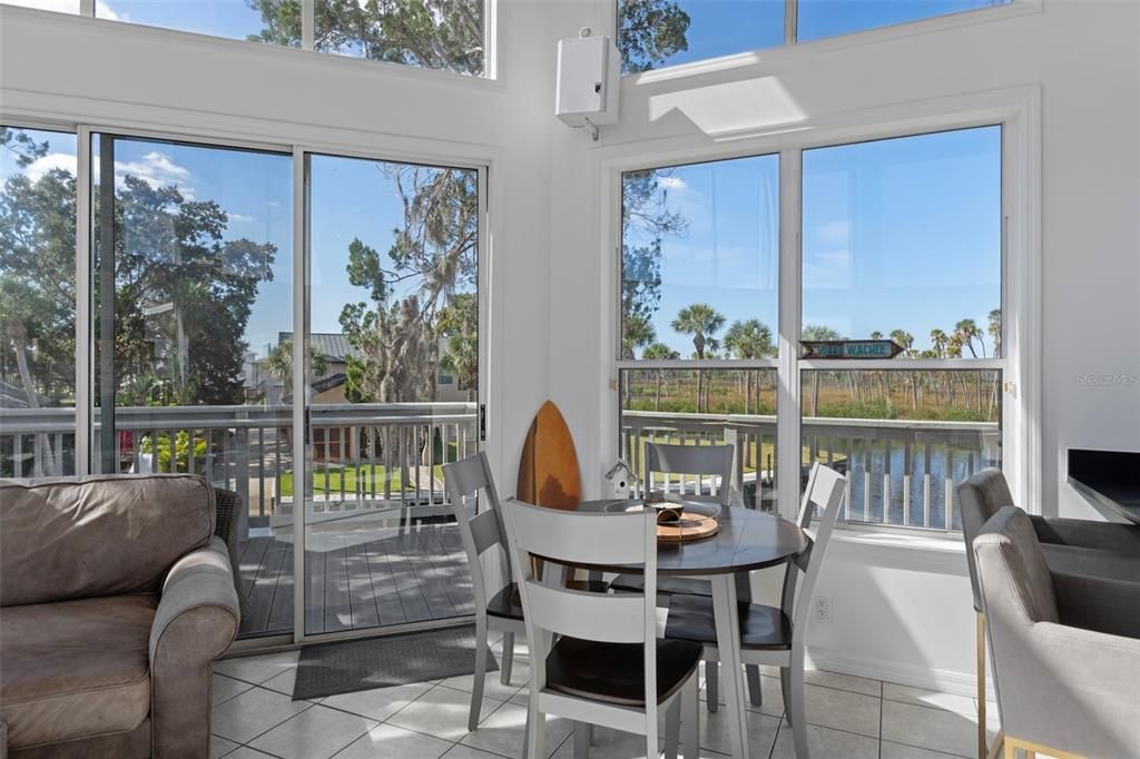 For Sale: $1,050,000 (3 beds, 2 baths, 1949 Square Feet)