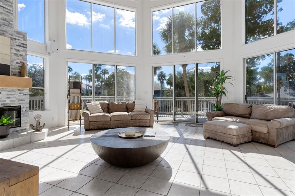 For Sale: $1,050,000 (3 beds, 2 baths, 1949 Square Feet)