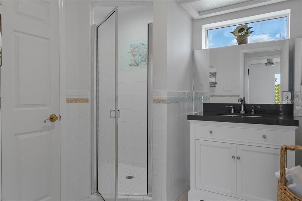 For Sale: $1,050,000 (3 beds, 2 baths, 1949 Square Feet)