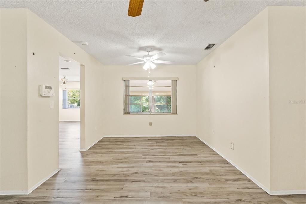 Activo con contrato: $270,000 (2 camas, 2 baños, 1345 Pies cuadrados)