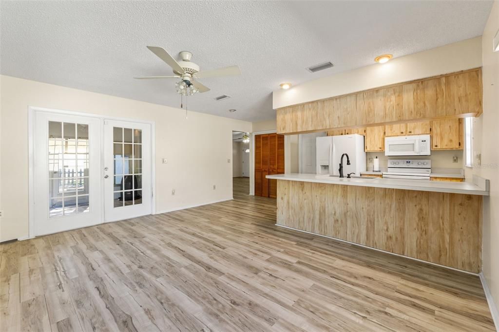 Activo con contrato: $270,000 (2 camas, 2 baños, 1345 Pies cuadrados)