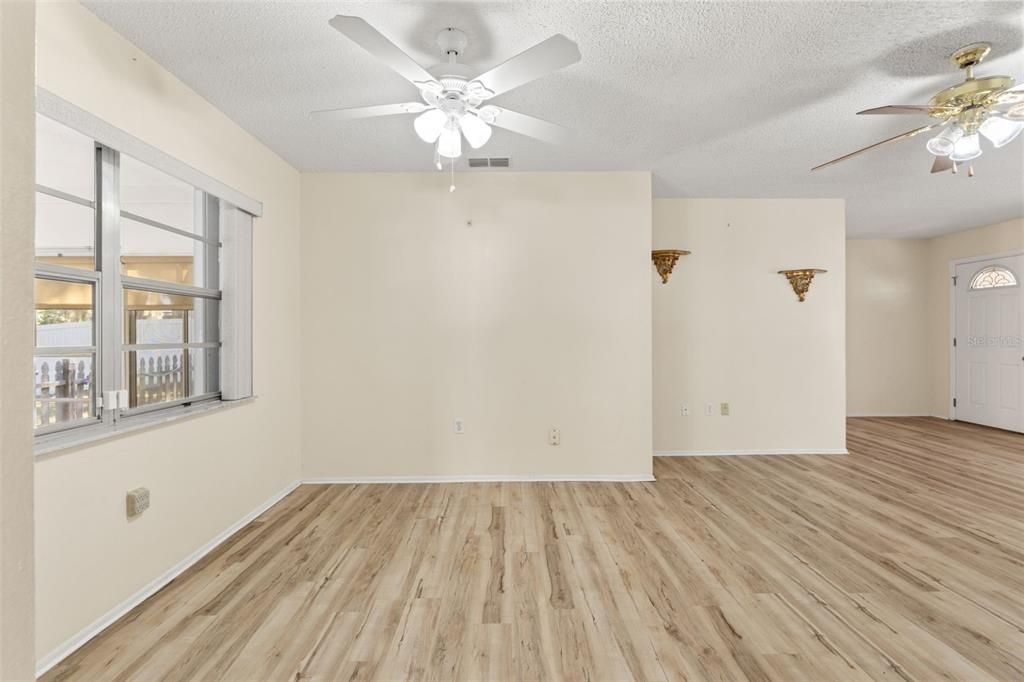 Activo con contrato: $270,000 (2 camas, 2 baños, 1345 Pies cuadrados)