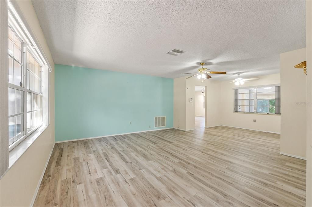 Activo con contrato: $270,000 (2 camas, 2 baños, 1345 Pies cuadrados)