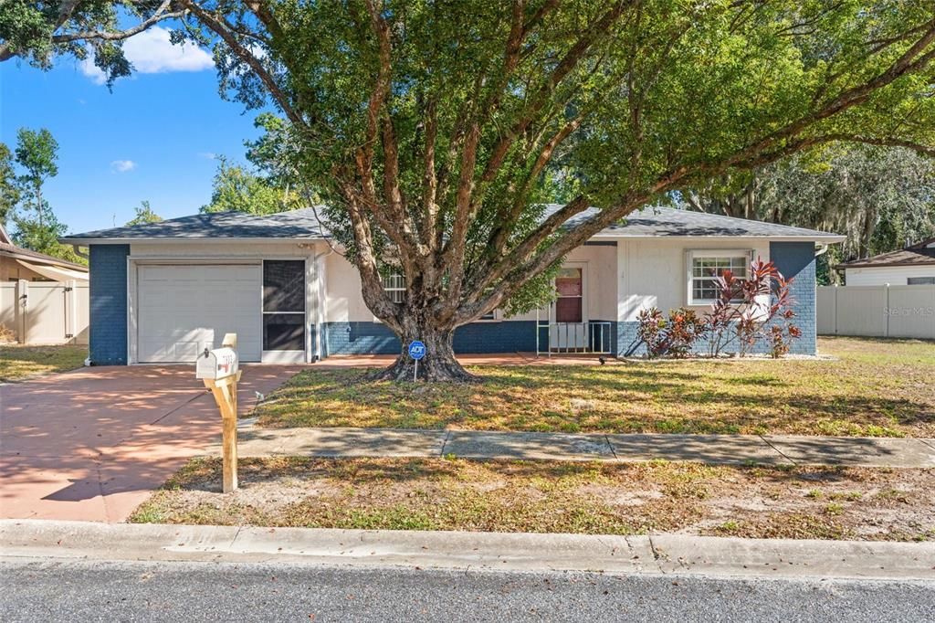 Activo con contrato: $270,000 (2 camas, 2 baños, 1345 Pies cuadrados)