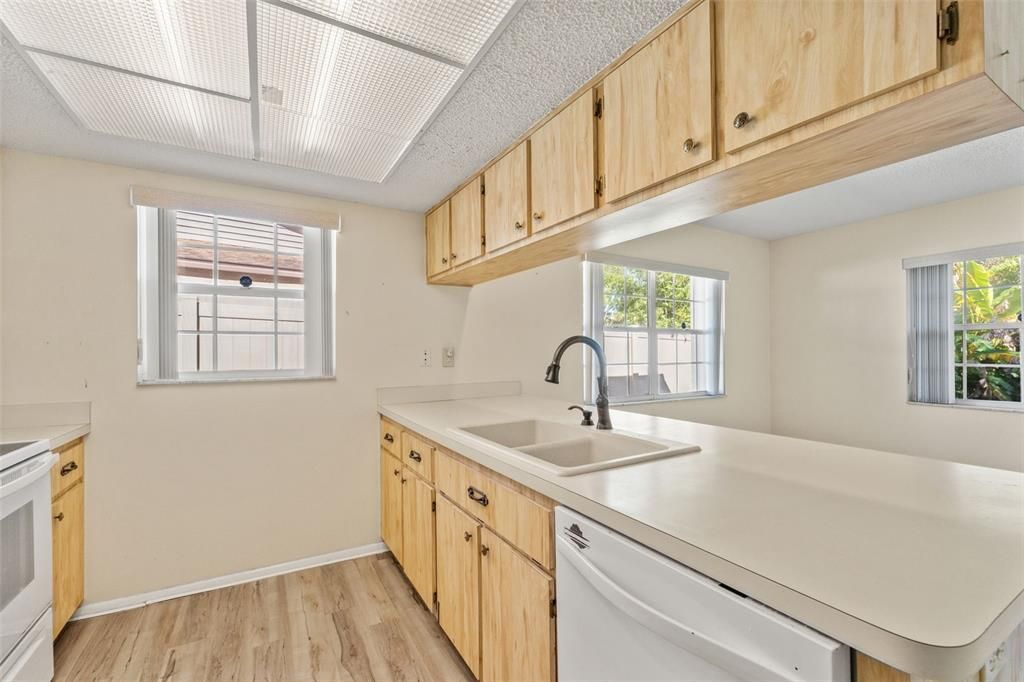 Activo con contrato: $270,000 (2 camas, 2 baños, 1345 Pies cuadrados)