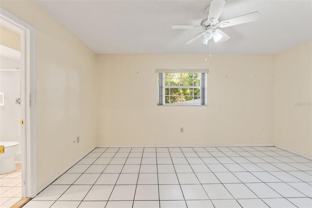 Activo con contrato: $270,000 (2 camas, 2 baños, 1345 Pies cuadrados)