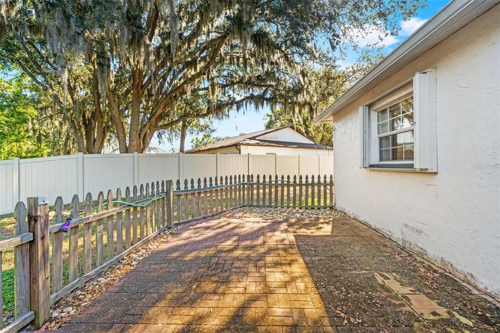 Activo con contrato: $270,000 (2 camas, 2 baños, 1345 Pies cuadrados)