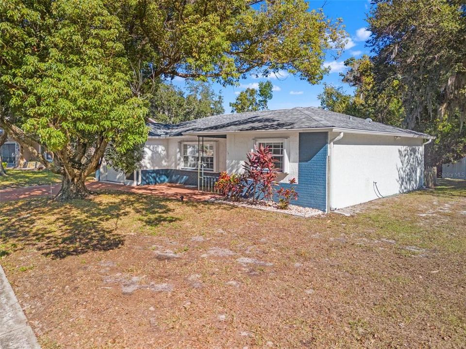 Activo con contrato: $270,000 (2 camas, 2 baños, 1345 Pies cuadrados)