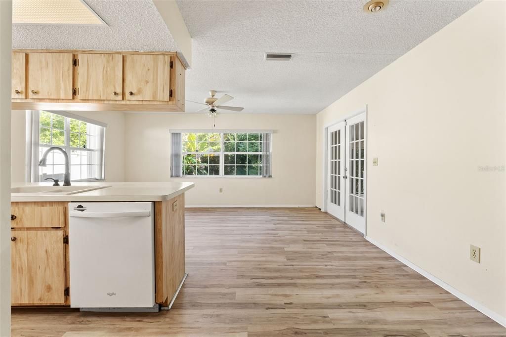 Activo con contrato: $270,000 (2 camas, 2 baños, 1345 Pies cuadrados)