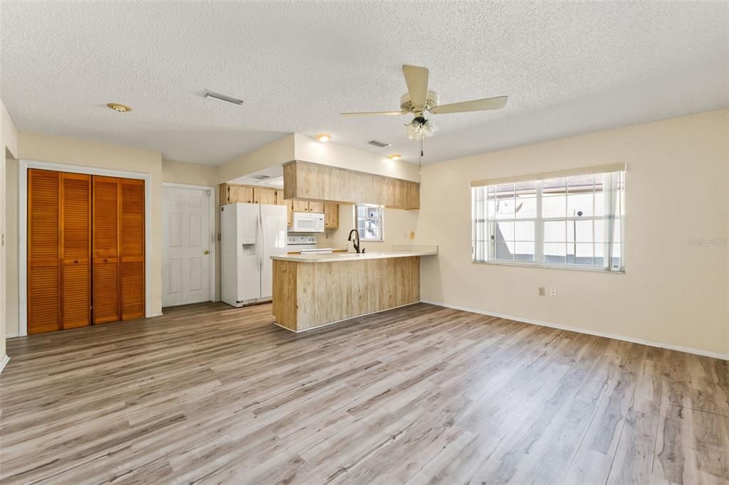 Activo con contrato: $270,000 (2 camas, 2 baños, 1345 Pies cuadrados)