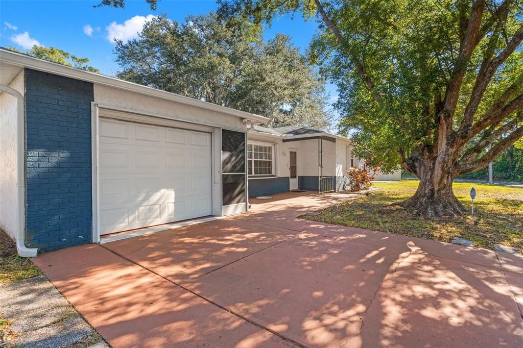 Activo con contrato: $270,000 (2 camas, 2 baños, 1345 Pies cuadrados)