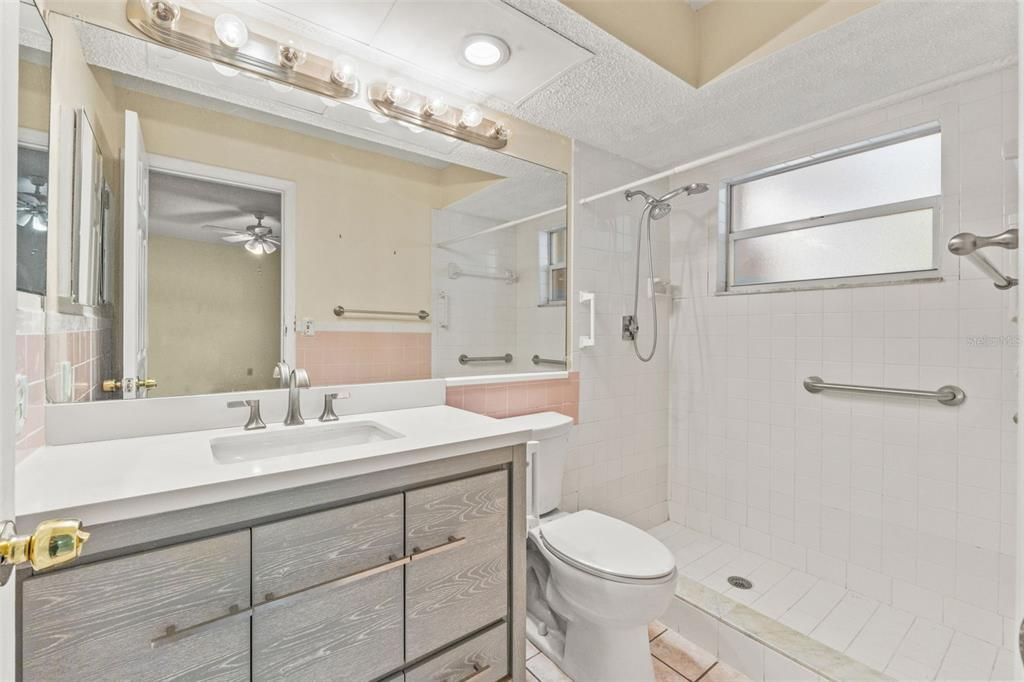 Activo con contrato: $270,000 (2 camas, 2 baños, 1345 Pies cuadrados)