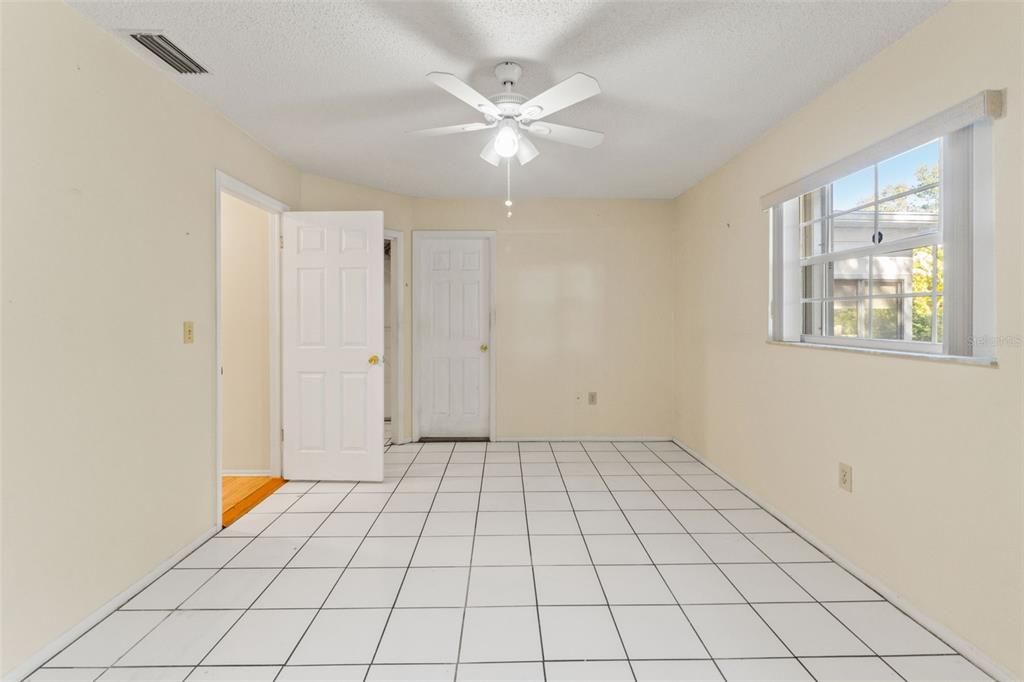 Activo con contrato: $270,000 (2 camas, 2 baños, 1345 Pies cuadrados)