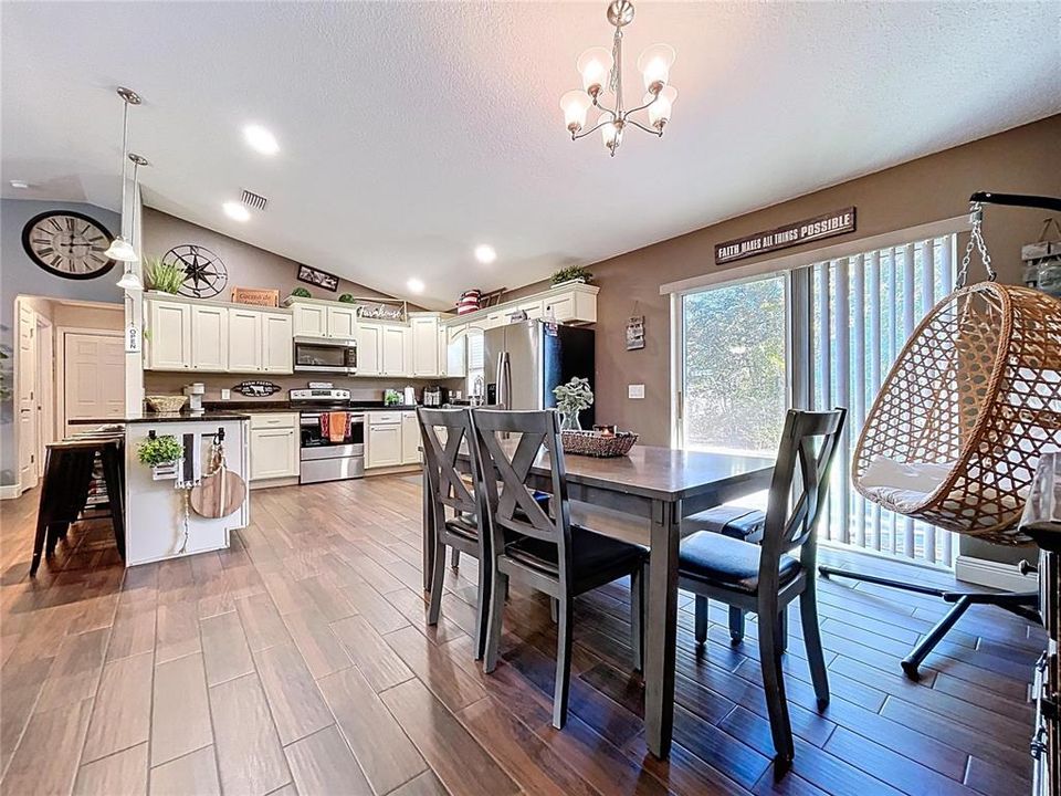 En Venta: $263,900 (3 camas, 2 baños, 1406 Pies cuadrados)