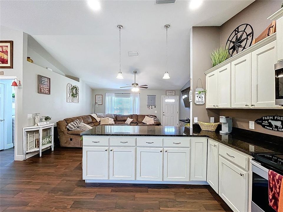 En Venta: $263,900 (3 camas, 2 baños, 1406 Pies cuadrados)