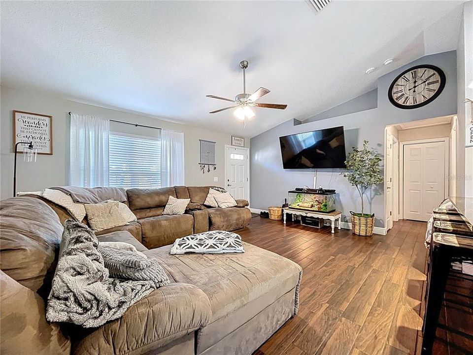 En Venta: $263,900 (3 camas, 2 baños, 1406 Pies cuadrados)