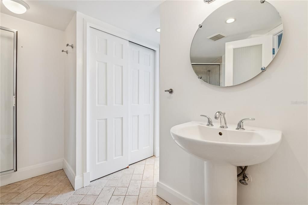 For Sale: $309,900 (2 beds, 2 baths, 1189 Square Feet)