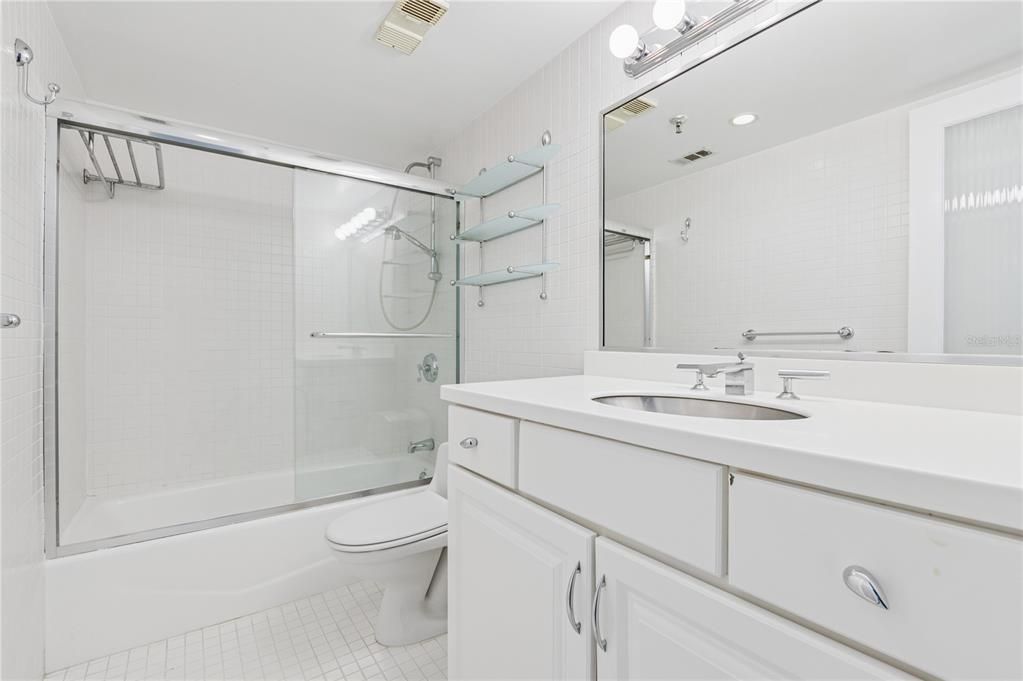 For Sale: $309,900 (2 beds, 2 baths, 1189 Square Feet)