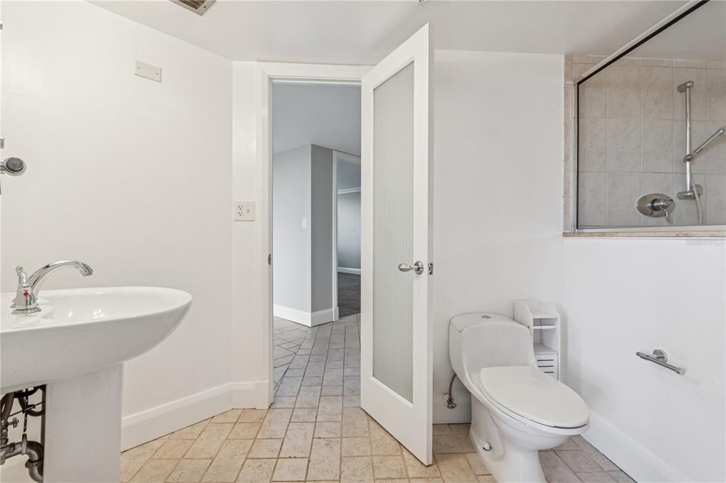 For Sale: $309,900 (2 beds, 2 baths, 1189 Square Feet)