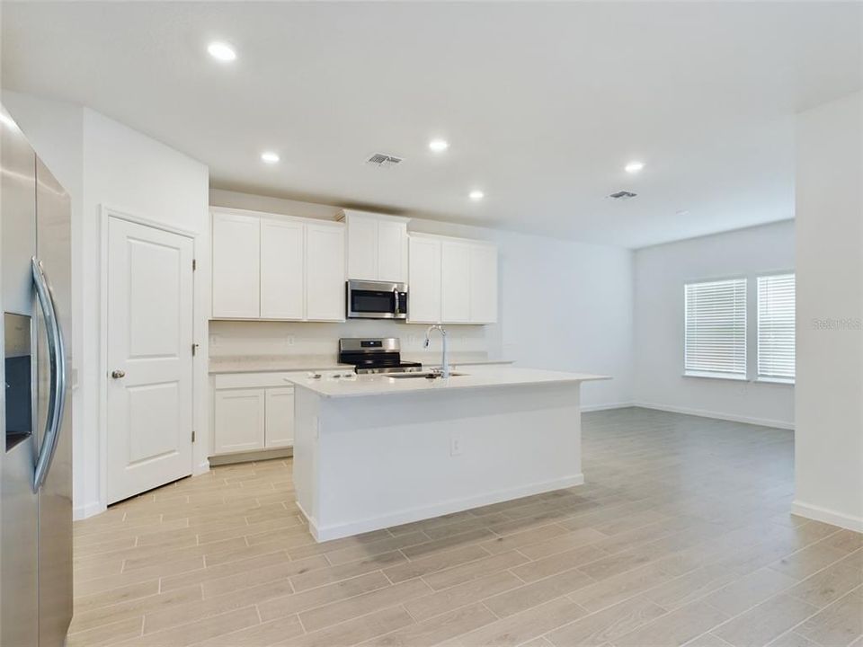 En Renta: $2,450 (4 camas, 3 baños, 2226 Pies cuadrados)