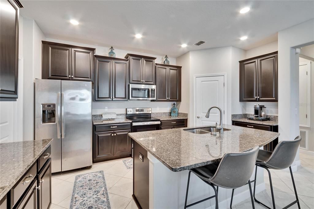 На продажу: $376,000 (4 спален, 3 ванн, 2057 Квадратных фут)