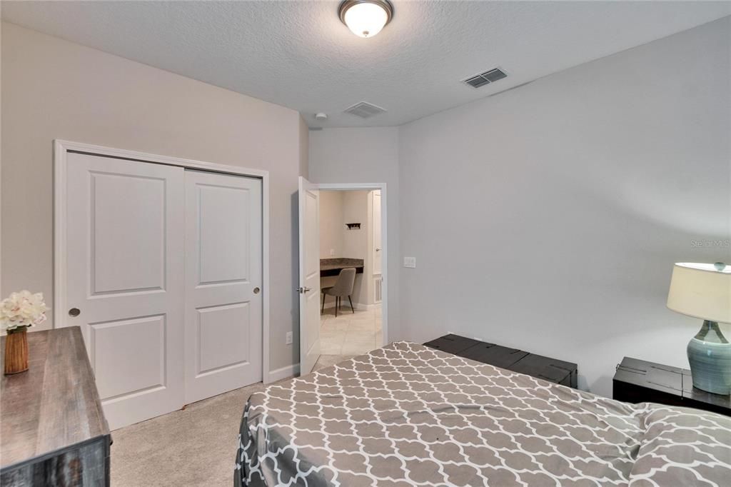 На продажу: $376,000 (4 спален, 3 ванн, 2057 Квадратных фут)