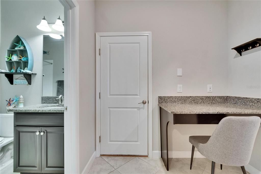 На продажу: $376,000 (4 спален, 3 ванн, 2057 Квадратных фут)