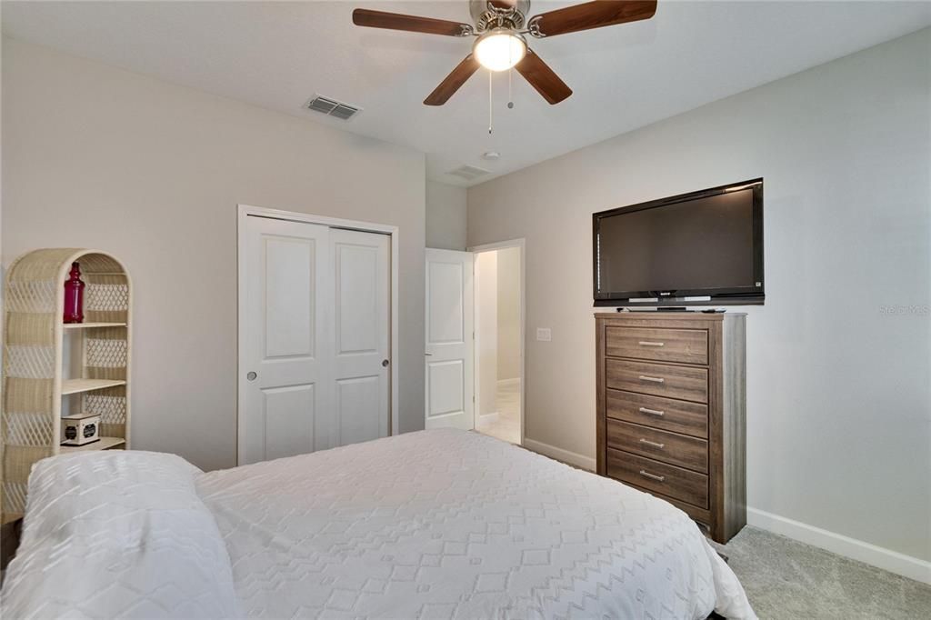 На продажу: $376,000 (4 спален, 3 ванн, 2057 Квадратных фут)