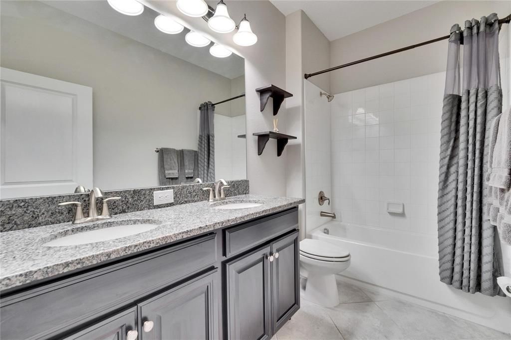 На продажу: $376,000 (4 спален, 3 ванн, 2057 Квадратных фут)