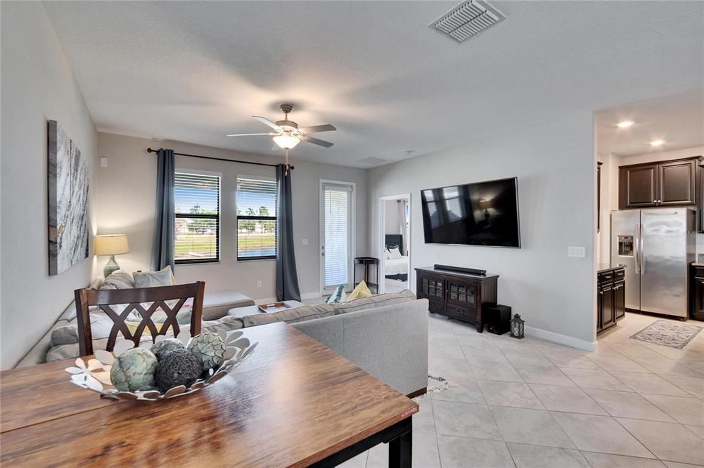 На продажу: $376,000 (4 спален, 3 ванн, 2057 Квадратных фут)