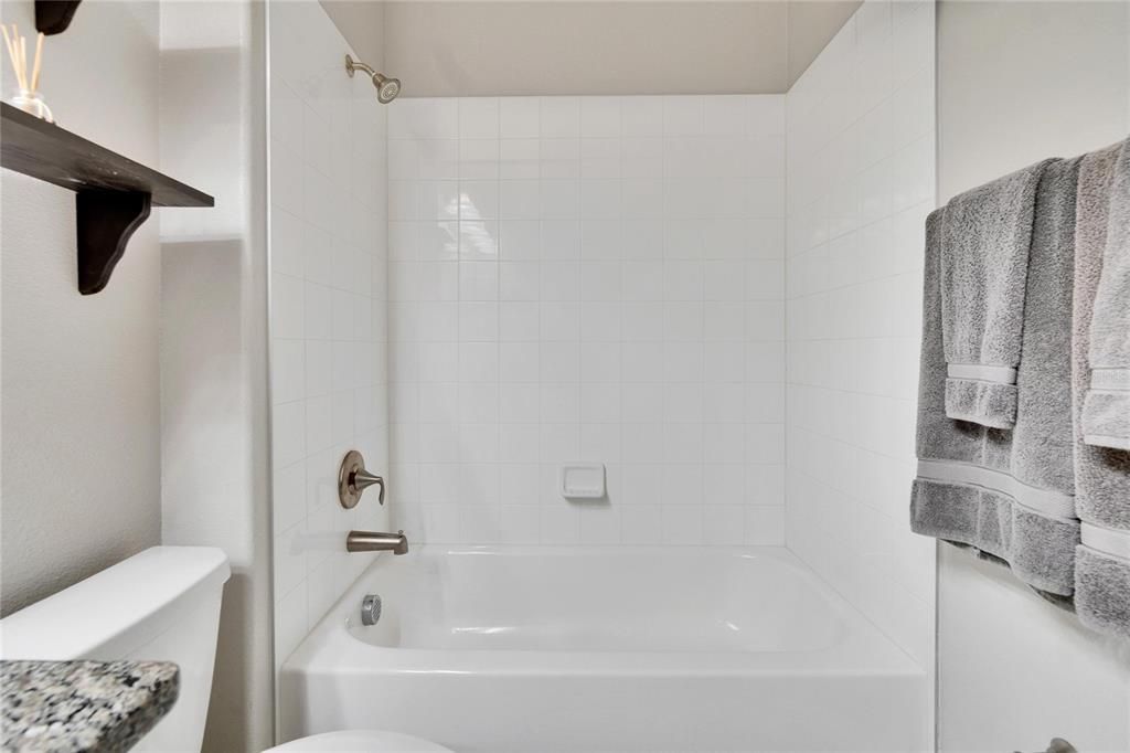 На продажу: $376,000 (4 спален, 3 ванн, 2057 Квадратных фут)