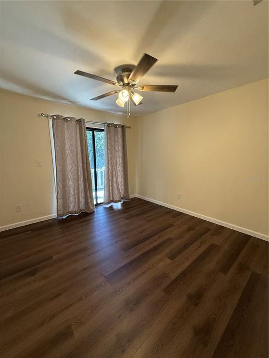 В аренду: $1,200 (2 спален, 1 ванн, 930 Квадратных фут)