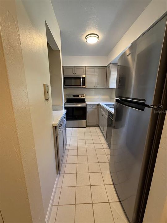 В аренду: $1,200 (2 спален, 1 ванн, 930 Квадратных фут)