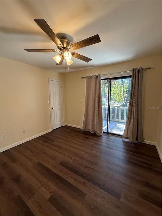 В аренду: $1,200 (2 спален, 1 ванн, 930 Квадратных фут)