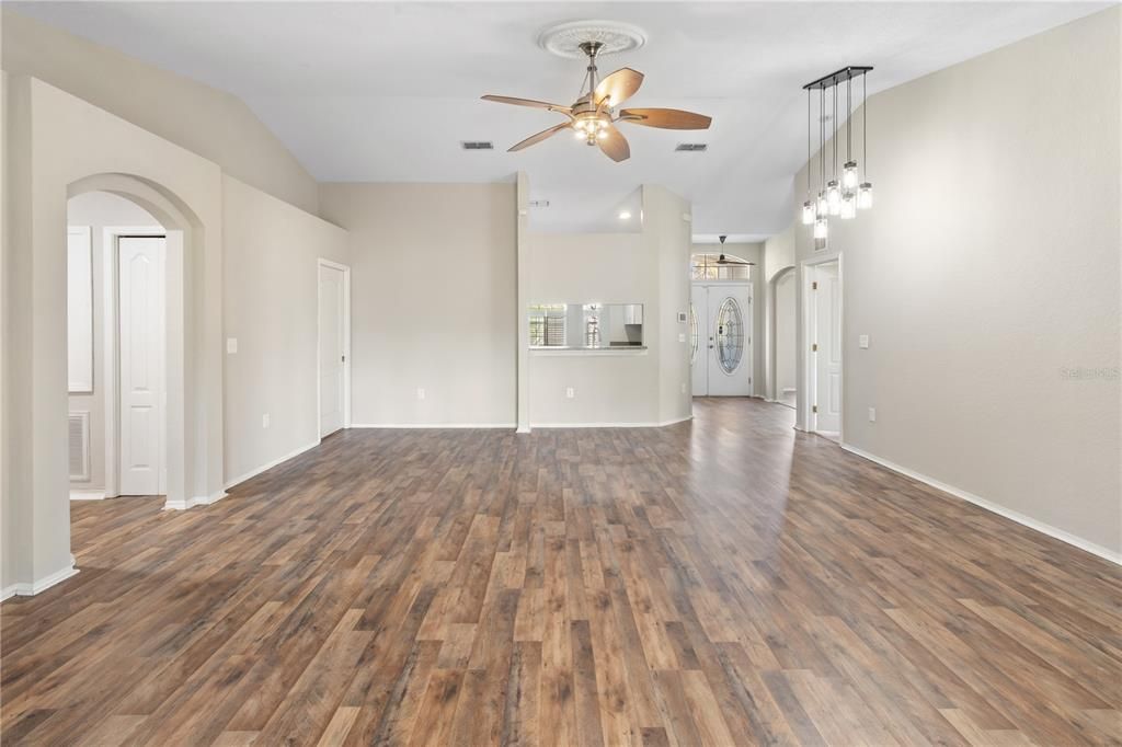 En Venta: $314,000 (3 camas, 2 baños, 1717 Pies cuadrados)