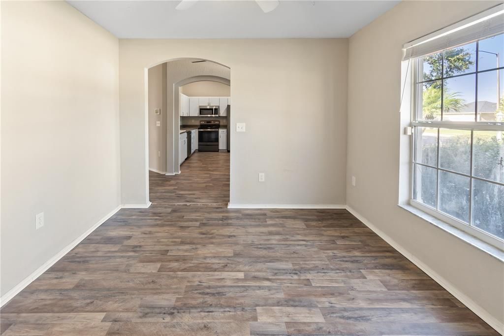 En Venta: $314,000 (3 camas, 2 baños, 1717 Pies cuadrados)