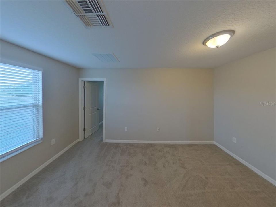 For Rent: $2,149 (4 beds, 2 baths, 1870 Square Feet)