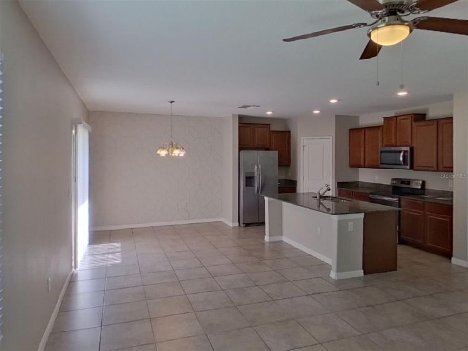 For Rent: $2,149 (4 beds, 2 baths, 1870 Square Feet)